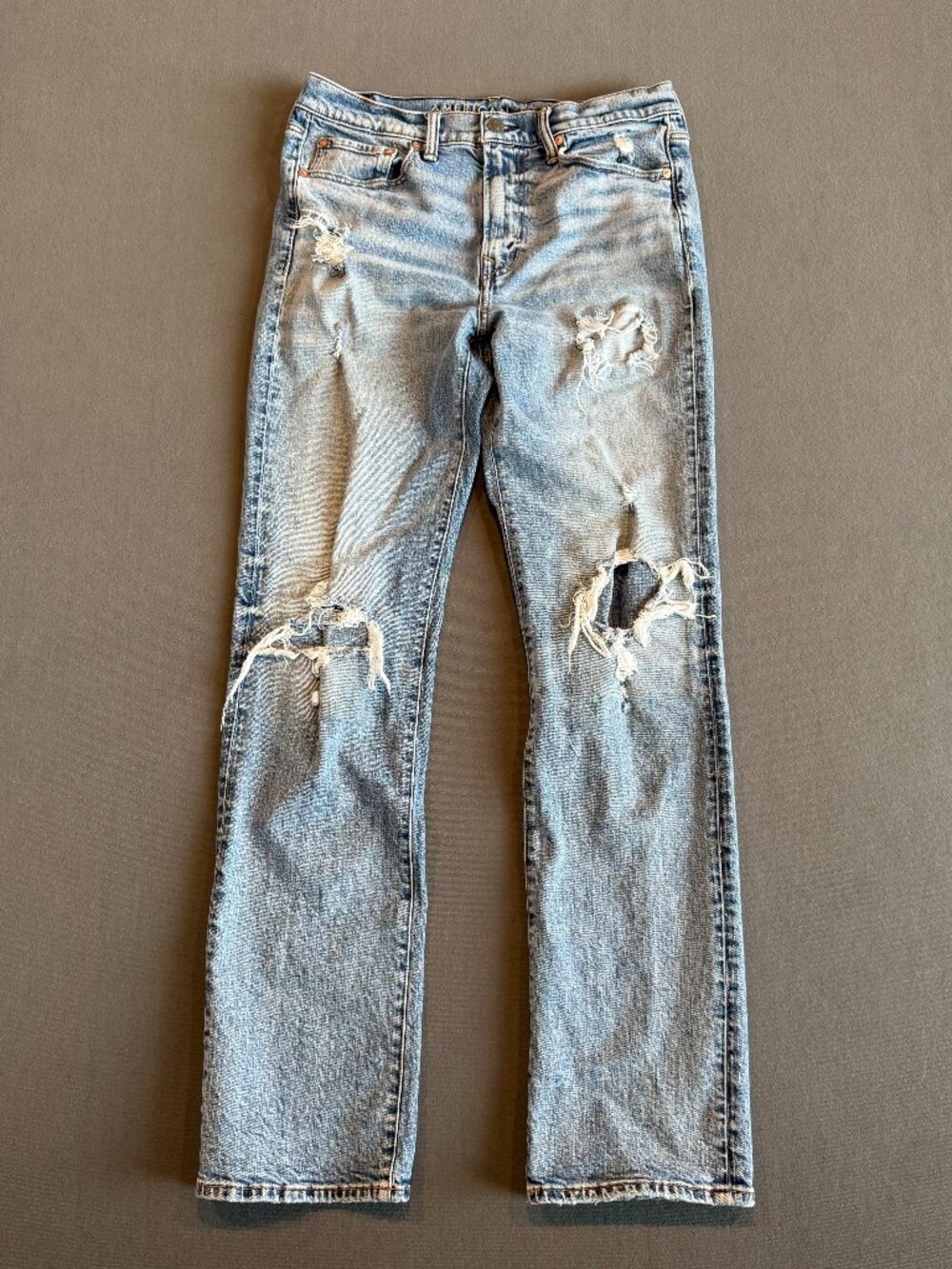 American Eagle Relaxed Straight Distressed Jeans Men’s 32x36 Light Wash